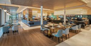 Ein Restaurant oder anderes Speiselokal in der Unterkunft Hyatt Regency Phuket Resort 
