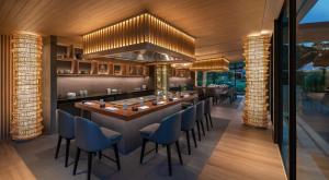Ein Restaurant oder anderes Speiselokal in der Unterkunft Hyatt Regency Phuket Resort 