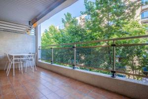 A balcony or terrace at Luminoso apartamento cerca de la playa