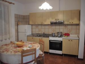 A kitchen or kitchenette at Villa Katiò