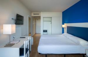 Postel nebo postele na pokoji v ubytování Medplaya Hotel Monterrey