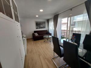 TV a/nebo společenská místnost v ubytování CalafellBeach.SeaViews,New