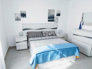 Krevet ili kreveti u jedinici u okviru objekta Red Hibiscus Corralejo iRent Fuerteventura