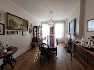 a dining room with a table and chairs in a room at The Scotsman Inn in Pictou