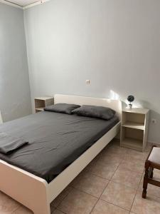 Postel nebo postele na pokoji v ubytování Lixouri Center Apartment