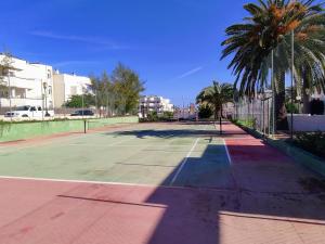 Tenis lub squash w obiekcie Red Hibiscus Corralejo iRent Fuerteventura lub w pobliżu