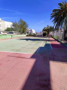 Tenis lub squash w obiekcie Red Hibiscus Corralejo iRent Fuerteventura lub w pobliżu