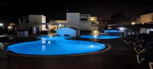 Basen w obiekcie Red Hibiscus Corralejo iRent Fuerteventura lub w pobliżu
