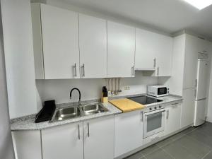 Kuchyň nebo kuchyňský kout v ubytování Apartamento en palmeira - Colores del Barbanza Naranja