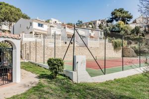 Tenis alebo squash v ubytovaní Townhouse close to the beach alebo jeho okolí