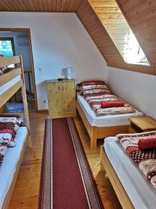 Ένα ή περισσότερα κρεβάτια σε δωμάτιο στο Erdőszélén Házikó Vendégház