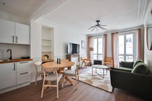 Televízia a/alebo spoločenská miestnosť v ubytovaní 3G#Appart 6Pers#2 Chambres#Commerce#Paris 15#AC