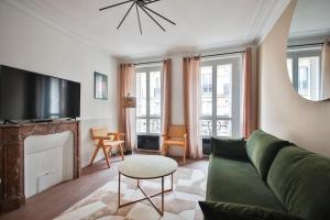 Televízia a/alebo spoločenská miestnosť v ubytovaní 3G#Appart 6Pers#2 Chambres#Commerce#Paris 15#AC