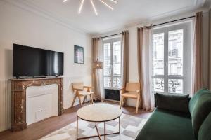 Televízia a/alebo spoločenská miestnosť v ubytovaní 3G#Appart 6Pers#2 Chambres#Commerce#Paris 15#AC