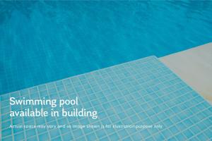 una piscina con las palabras piscina disponible en el edificio en Loop 1BR w Gym Roof nr Millennium Park CHI-387, en Chicago