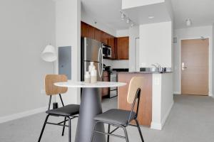 A kitchen or kitchenette at Loop Studio w Pool Gym Lounge nr Riverwalk CHI-633