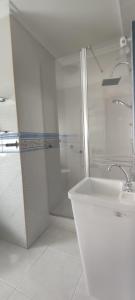 A bathroom at Los Castellanos nº 8 Suances