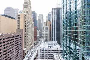 Gallery image of Loop 2BR w Pool Gym nr Financial District L CHI-247 in Chicago