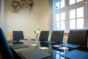 a conference room with a table and chairs and a window at Charming City Fields Retreat - Off Road Parking, Self Check-in, King Size Beds, En-suite Rooms, Excellent Wakefield & Leeds City Centre Access - Contractors Welcome in Wakefield