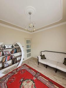 a living room with a couch and a book shelf at Trabzon Deniz Manzaralı villa in Araklı
