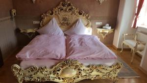 Foto dalla galleria di Schloss Sennfeld - Hotel & Restaurant & Veranstaltungsort a Adelsheim