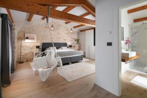 Posteľ alebo postele v izbe v ubytovaní House NoE- with hot tub