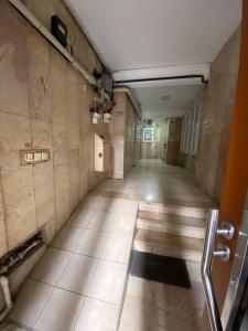 an empty hallway in a building with ailed floor at Devasa Büyük Konut 3+1 Derya in Istanbul