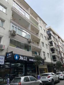 a tall building with cars parked in front of it at Devasa Büyük Konut 3+1 Derya in Istanbul