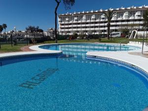 Basen w obiekcie Algaida Studio Calahonda, Pools, Garden and 150 m Beach lub w pobliżu