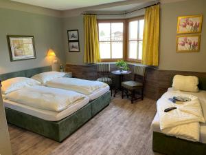 Uma cama ou camas num quarto em Hotel Edelweiss Kitzbühel