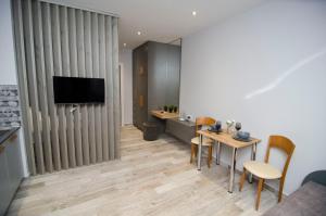 A television and/or entertainment centre at Studio vasiliki