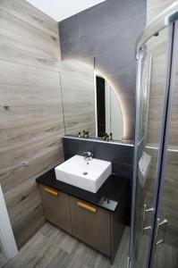 A bathroom at Studio vasiliki