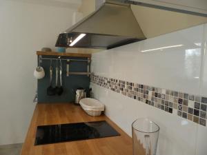 a kitchen with a stove and a counter top at Campagne de Saint Clair in Pertuis