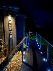 Fotografie z fotogalerie ubytování The POD Unique & Stylish Luxury Accommodation With Hot Tub v destinaci Swanlinbar