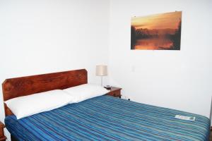 Postel nebo postele na pokoji v ubytování Diggers Tavern