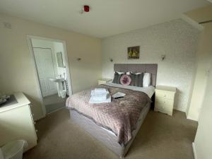 a small bedroom with a bed and a mirror at The Bell Inn in Oxford