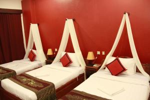 Postel nebo postele na pokoji v ubytování Mekong Angkor Palace Inn