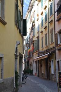 an alley in a city with buildings at 1Dest - City Center Charme in Riva del Garda
