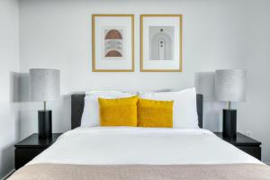 Katil atau katil-katil dalam bilik di Culver City 3br w pool gym wd near bars LAX-969 +44 gambar