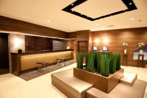a lobby with a reception desk and a plant at Hotel Il Credo Gifu in Gifu