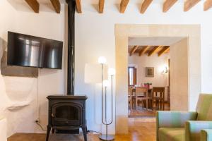 A television and/or entertainment centre at Villa Petita Llombards