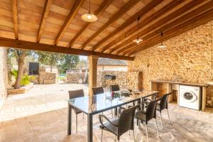 A patio or other outdoor area at Villa Petita Llombards