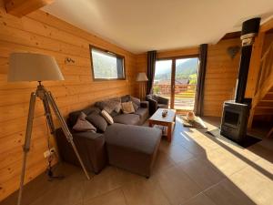 Posezení v ubytování Casa de Monzel with 6-Person Jacuzzi & Panoramic View