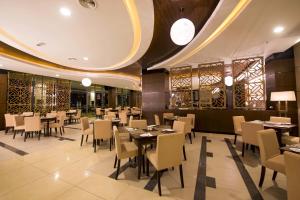 Ein Restaurant oder anderes Speiselokal in der Unterkunft Adya Hotel Langkawi 