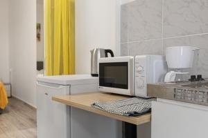 Kjøkken eller kjøkkenkrok på Standard 3BR Apt Near Hauptbahnhof