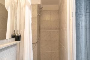 a bathroom with a shower with a shower curtain at Standard 3BR/3BA Apt. near Hauptbahnhof in Vienna