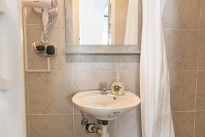 Et bad på Standard 3BR Apt Near Hauptbahnhof