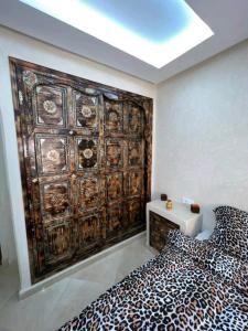 a room with a large wooden wall with a bed at Les jardins berbères d'Agadir in Agadir