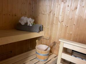 Fotografie z fotogalerie ubytování Wunderschöne Wohnung am See mit Sauna & Whirlpool v destinaci Unterterzen