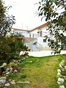 a garden with a building and stairs in the background at B&B Sud e Magia in San Pietro Infine